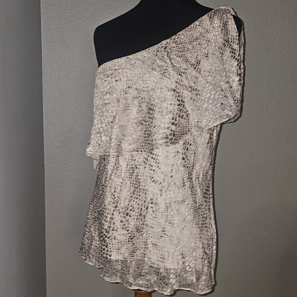 Elegant One-Shoulder Cream Blouse Large